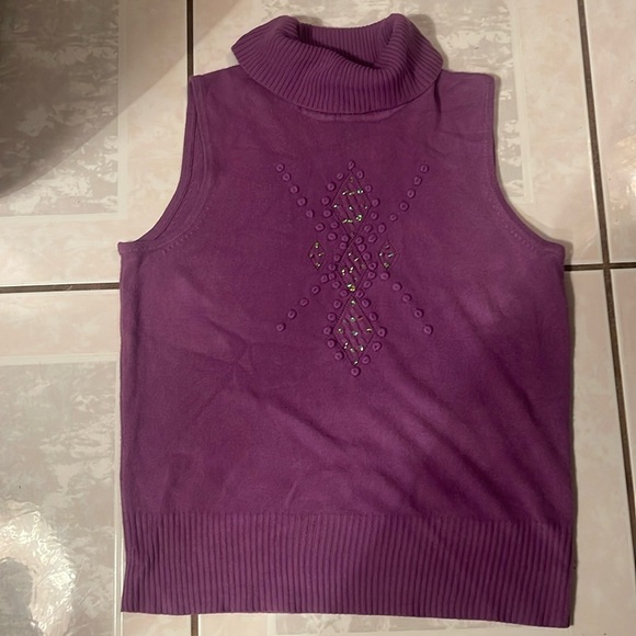 R.Q.T Sweater - Picture 1 of 2